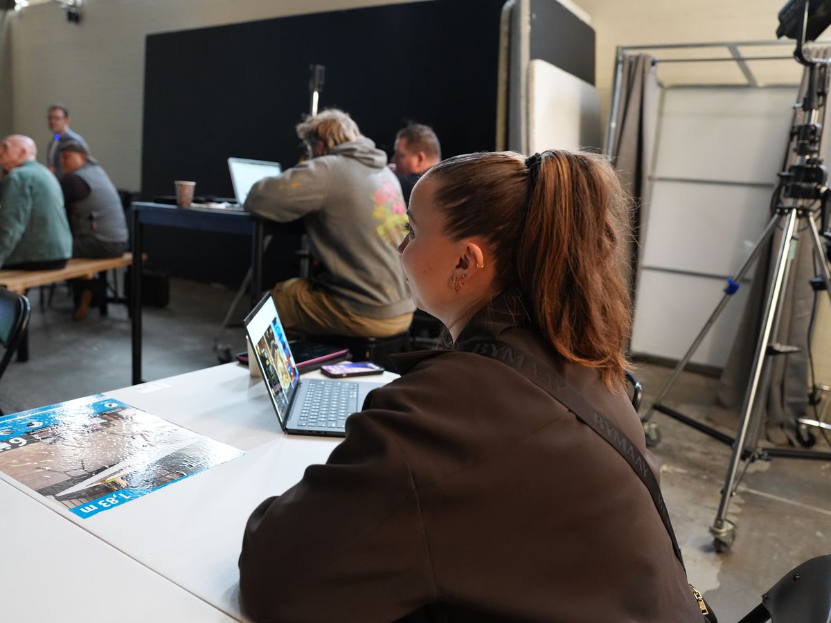 An attendee following along on her own laptop